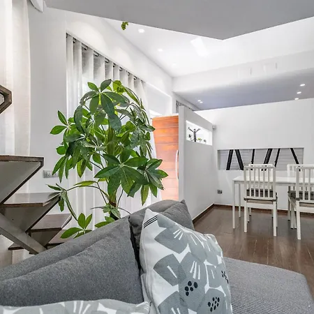 Elegante Loft Con Altillo Y Diseno Moderno, Centro