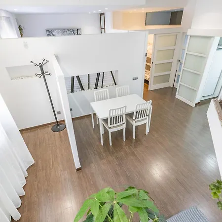 Elegante Loft Con Altillo Y Diseno Moderno, Centro Terrassa