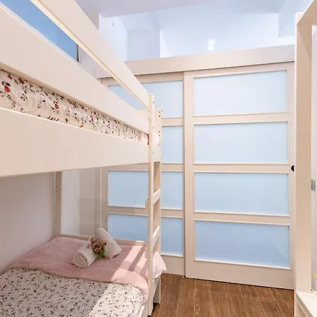 Elegante Loft Con Altillo Y Diseno Moderno, Centro