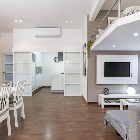 Elegante Loft Con Altillo Y Diseno Moderno, Centro *