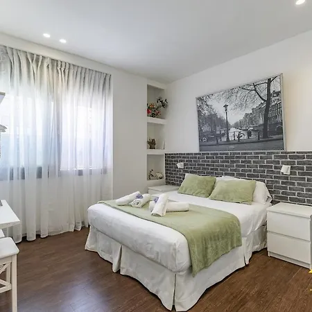 Elegante Loft Con Altillo Y Diseno Moderno, Centro