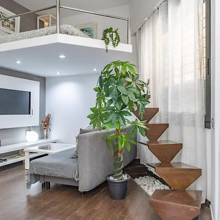 Elegante Loft Con Altillo Y Diseno Moderno, Centro *