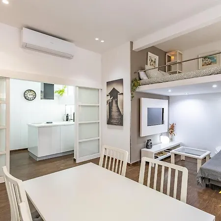Elegante Loft Con Altillo Y Diseno Moderno, Centro