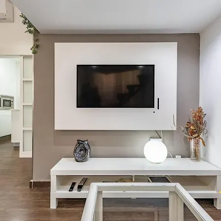 Elegante Loft Con Altillo Y Diseno Moderno, Centro *